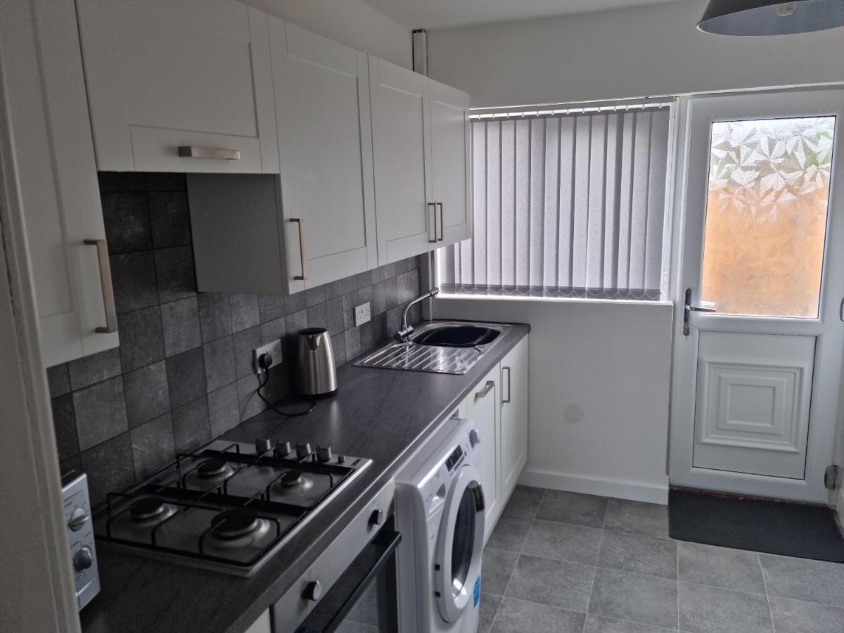 3 Bedroom House-Ellesmere Port Exterior photo